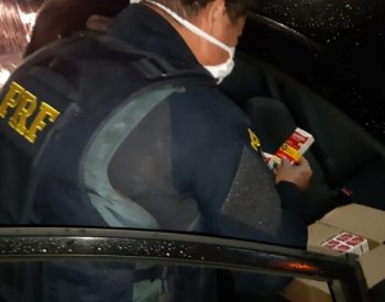 Polícia Federal encontra o medicamento dentro de compartimento do veículo abordado na BR-101. Foto: Divulgação/PRF
