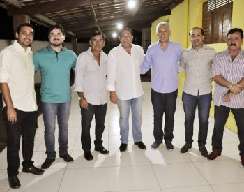 João Maia com deputado Ezequiel e lideranças em Passa e Fica
