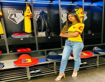 Internautas não gostaram de vê-la usando a camisa de um time rival — Foto: Reprodução / Instagram.