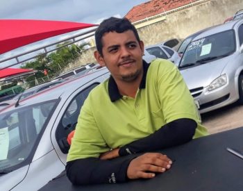 Nicássio Carlos de Souza foi atingido com pelo menos seis tiros e morreu em cima de pneus. — Foto: Arquivo pessoal