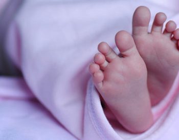 O-primeiro-banho-do-bebe-570x300