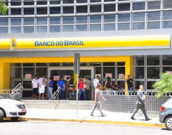 Reunião não teve participação dos vigilantes e paralisação nos bancos continua. ( Foto: José Aldenir / Agora Imagens)