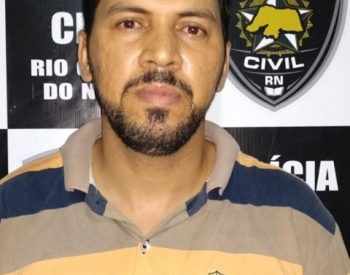 Polícia prende foragido da Justiça que atuava como vocalista de banda de forró