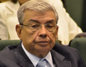 Aos 71 anos, Garibaldi Filho estaria repensando continuar em Brasília para ficar mais perto da família. ( Foto: José Aldenir / Agora Imagens )