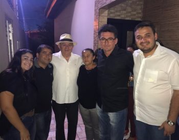 O parlamentar foi recebido na casa do ex-vereador, professor Cletson (Foto: Divulgação/Assessoria)