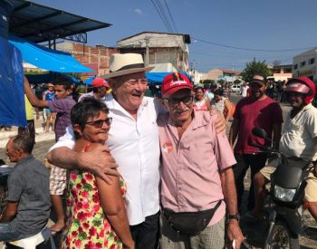 O Papa Jerimum cumprimentou o feirantes e reencontrou diversos amigos (Foto: Divulgação)