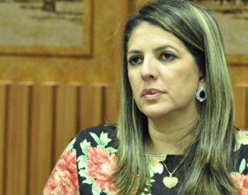 Nina passou mal e foi levada às pressas para o hospital. No início da tarde ela foi liberada (Foto: José Aldenir/Agora Imagens)