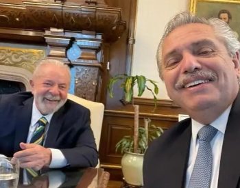 Lula viajou à Argentina neste domingo em 1ª agenda internacional após posse presidencial. Foto — ©Reprodução/Twitter