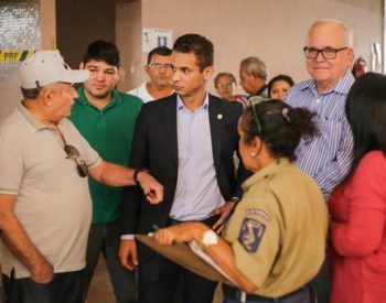 Deputado Allyson Bezerra visitou o local e recebeu da população uma série de demandas nas áreas de segurança, limpeza e infraestrutura. ( Foto: João Vitor )