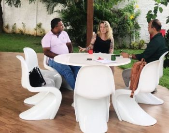 Pré-candidata Priscila Müller conversando com Paulo Sérgio e Silvio Dantas (Foto: Divulgação)