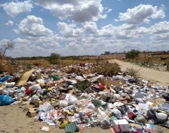 Lixão se formando as margens do Rio Barra Nova em Caicó. Foto - Whatsapp.
