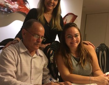 Edílio Lobo assina ficha de filiação para disputar uma vaga na Assembleia Legislativa (Foto: Divulgação)