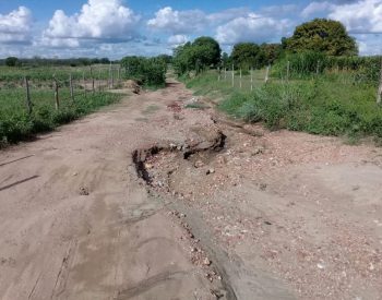 Estradas sem condições de tráfego por parte dos moradores da comunidade. ( Foto: Blog Marcos Dantas )