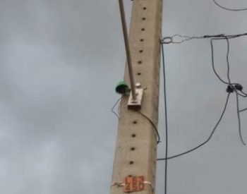 Poste solucionado o problema. ( Foto: Seridó no AR / Imagens )