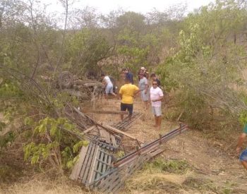 Local onde aconteceu o acidente. ( Foto: Via / Whatsapp )