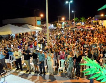 O prefeito Alessandru Alves reuniu seu secretariado, vereadores, autoridades e a comunidade para realizar ações da sua administração e prestar contas do trabalho da gestão. ( Foto: Assessoria )