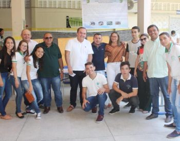 Nelter Queiroz  visitou todas as salas temáticas da unidade escolar. ( Foto: Assessoria )