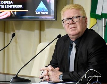 Parlamentar agradeceu o apoio e elogiou o trabalho feito no ano passado pelo deputado Sandro Pimentel — Foto: Eduardo Maia