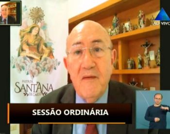 Vivaldo explicou que uma das principais medidas de controle é a eliminação dos criadouros — Foto: Eduardo Maia