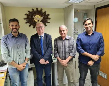 Presidente da Unimed Natal e o superintendente de Mercado deram explicações sobre as recentes medidas. — Foto: Divulgação