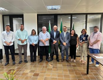 O presidente da Federação das Câmaras Municipais do Rio Grande do Norte (FECAM/RN), Wolney França, se com o presidente da Federação das Indústrias do RN (FIERN), Roberto Serquiz. Foto: Divulgação.