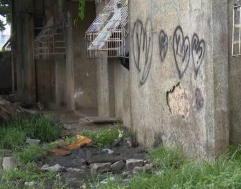 Abrigo em que os indígenas da etnia warao vivem atualmente — Foto: Reprodução/TV Cabo Branco