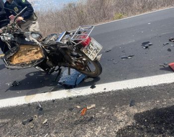 Motociclista morreu após bater em carro onde estavam vítimas de tiroteio em Apodi — Foto: Polícia Civil/Cedida