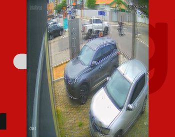 Homem morre após acidente envolvendo moto e carro em João Pessoa — Foto: TV Cabo Branco