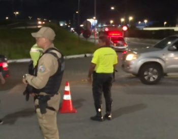 Ciclista morre em acidente envolvendo moto e piloto fica ferido, em João Pessoa — Foto: TV Cabo Branco