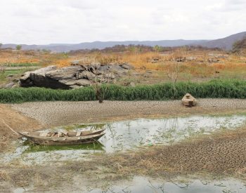 Açude Rio da Pedra, em Santana do Matos, está praticamente seco por causa da longa estiagem (Foto: Anderson Barbosa/G1)