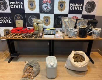 Polícia apreendeu uma quantidade expressiva de drogas no local da prisão e em um endereço no Conde — Foto: Divulgação/Polícia Civil
