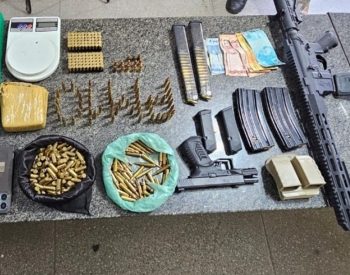 Armas, munições e drogas apreendidas durante a operação em Assú, RN — Foto: Cedida