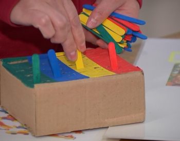 Professoras criam aulas personalizadas para alunos com deficiência durante a pandemia — Foto: Reprodução/TV TEM