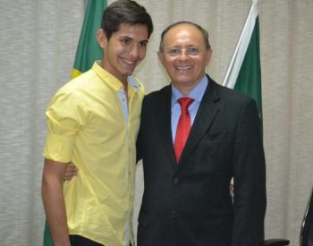 Benes Júnior 16 anos ao lado do pai Benes Leocádio (PTC). ( Foto: Arquivo )