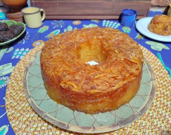 Aprenda a fazer bolo de macaxeira caramelizada — Foto: Inter TV Costa Branca