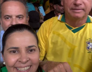 Vereadora Juliana Sampaio ao lado do ex-presidente Jair Bolsonaro. Foto — ©Reprodução / Redes Sociais.