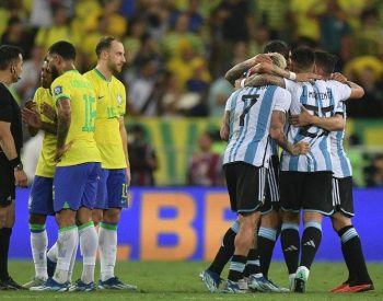 Argentina superou o Brasil no Maracanã. Foto — ©CARL DE SOUZA / AFP.