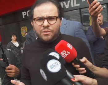 Defesa de Hytalo Santos durante coletiva no Departamento Estadual de Investigações Criminais (DEIC) na tarde desta sexta-feira (15). — Foto: TV Globo