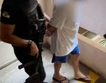Homem é preso suspeito de homofobia e ameaças a vizinhos em Natal — Foto: Reprodução/PCRN