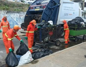 Coleta de lixo em Natal Urbana Caminhão garis — Foto: Urbana/Divulgação/ARQUIVO