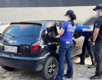 Carro utilizado no crime também foi apreendido — Foto: Flávio Fernandes/TV Cabo Branco