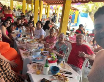 O almoço em família marcou a data especial e simbolizou o reconhecimento e o carinho a Zequinha Barbosa, figura respeitada e admirada por amigos e familiares. Foto — ©Assessoria.