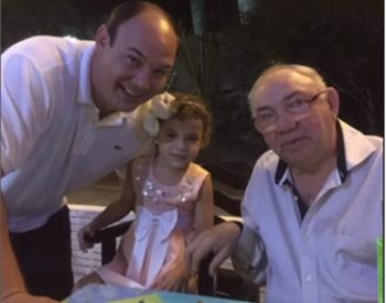 Iron Júnior e sua filha, ao lado do médico Dr. Iron Lucas de Oliveira. Foto — ©Divulgação. / Redes Sociais.