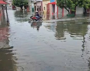 Rua Cauby Barroca, no bairro das Rocas, em Natal — Foto: Brunno Rocha/Inter TV Cabugi