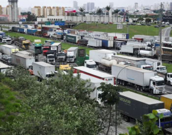 16 estados brasileiros ainda possuem manifestações ativas. Foto — © REUTERS.