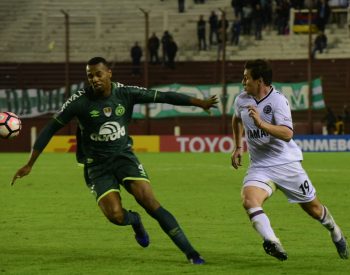 Zagueiro Luis Otávio teve grande influência no resultado da partida, já que foi o autor do gol da vitória da Chape (Foto: Divulgação/Chapecoense).