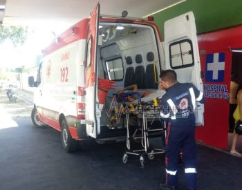 Emerson Costa Bezerra com 20 anos de idade, foi baleado enquanto pilotava uma moto Honda de cor branca — Foto: Fim da Linha