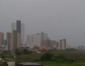 Dia de chuva em João Pessoa — Foto: Krys Carneiro/G1