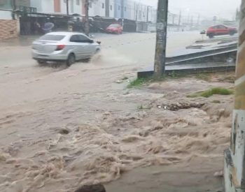 Fortes chuvas no bairro de Valentina, em João Pessoa, na manhã desta terça-feira (28) — Foto: TV Cabo Branco/Reprodução