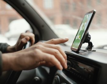 FOTO ILUSTRATIVA: carro e motorista por aplicativo — Foto: Freepik